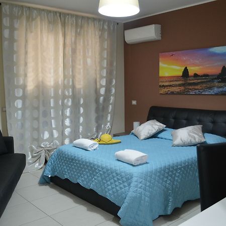 B&B Ciclopi Ачи Кастело Екстериор снимка